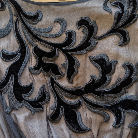 Ann Taylor Silk Chiffon Black Tie Dress with beautiful flock detailing- Size 10P - Picture 7 of 10